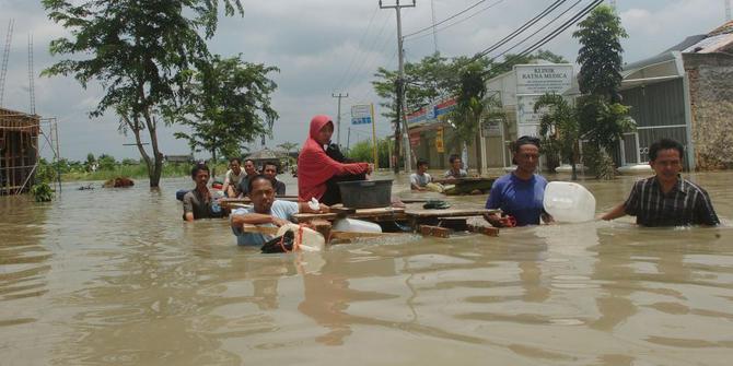 Rumah korban banjir di Tangerang dibobol maling  merdeka.com
