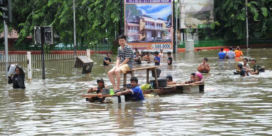Kawasan Pluit masih dikepung banjir