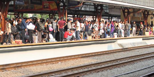 Jalan pintas di Stasiun Manggarai ditarik tarif Rp 1.000 