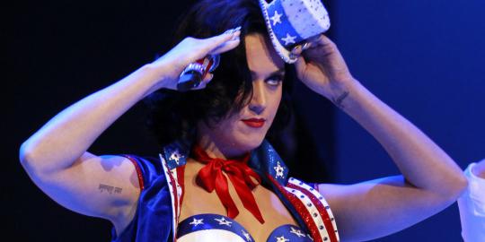  Katy Perry tampil seksi jelang pelantikan Barack Obama