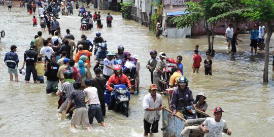 100 Hari, Jokowi pusing urus banjir dan macet