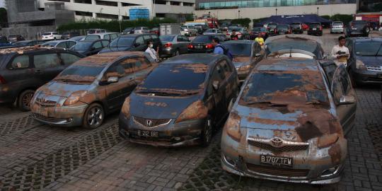  Penjualan  mobil bekas  terhadang banjir dan lahirnya mobil 