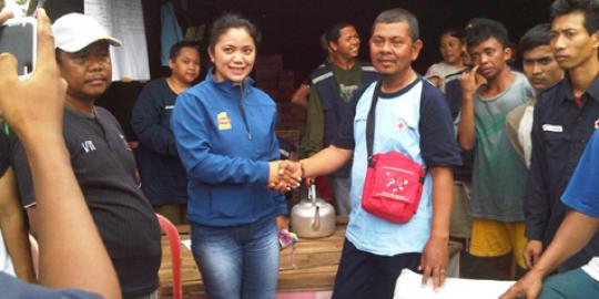 TOP 1 serahkan bantuan ke 11 titik banjir di Jakarta