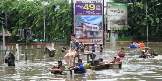 4 Pejabat yang beri perhatian khusus banjir di Pluit