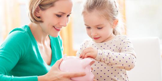 4 Tips ajarkan anak mengelola uang