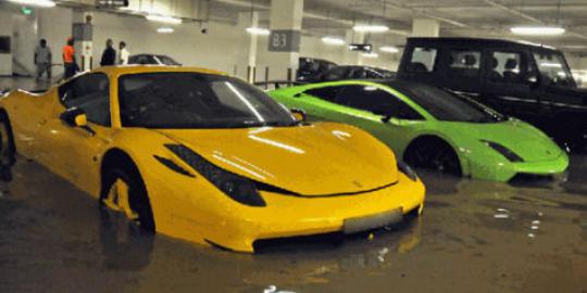 Mobil  bekas  banjir bakal dijual  murah  merdeka com