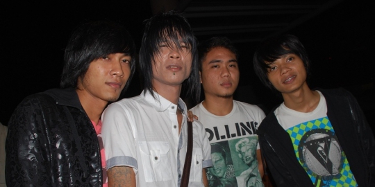 band melontarkan kata kotor rev3