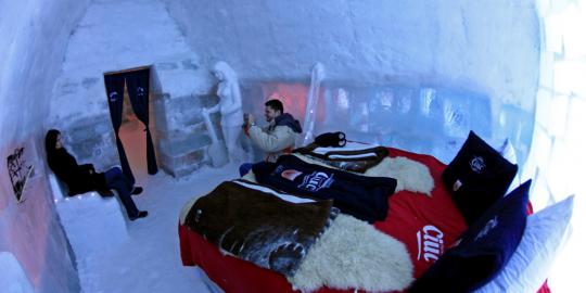 Menikmati sensasi dingin menginap di hotel es Rumania