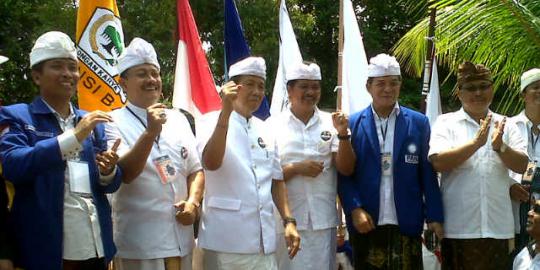 Didukung 8 parpol, Made Mangku Pastika daftar Pilgub ke KPU Bali