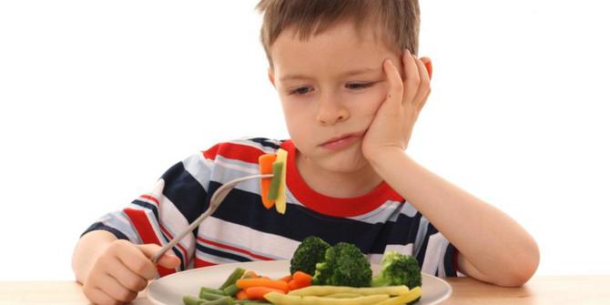 Image result for ilustrasi anak makan sayur