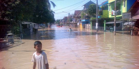 Banjir di Jatiasih belum surut, warga mulai sakit