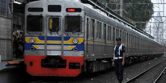 Pria tewas tertabrak KRL di Tebet