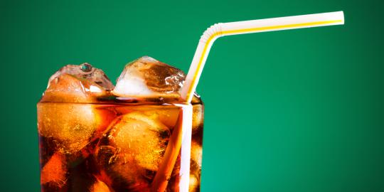 Soda diet berbahaya jika dicampur dengan alkohol