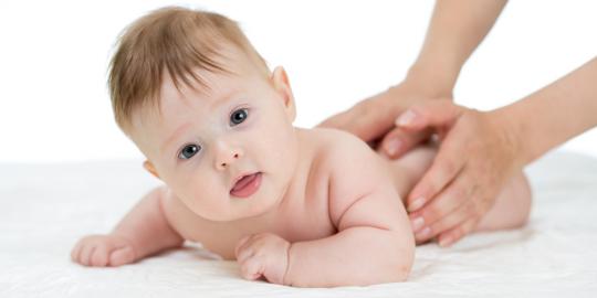 Tips memijat bayi yang baru lahir