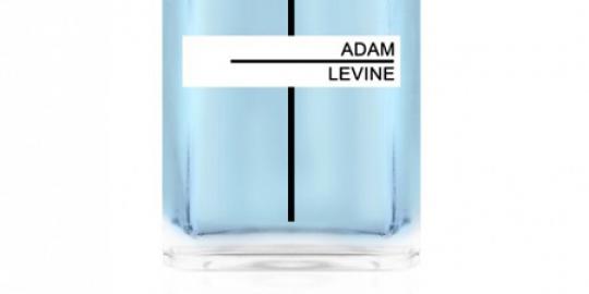 Si seksi Adam Levine luncurkan wewangian baru