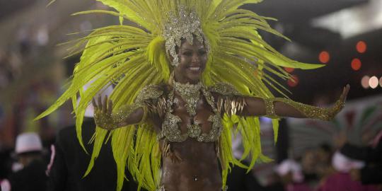 Seksi dan vulgar di Karnaval Rio de Janeiro