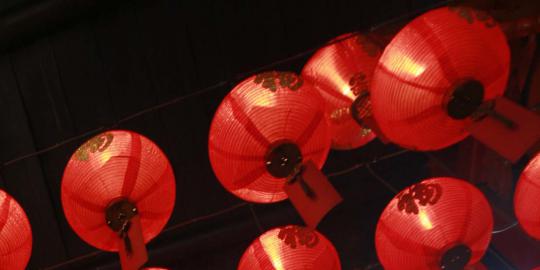 Ribuan lampion terbang warnai malam Imlek