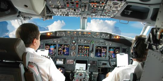 Lima maskapai penguasa penerbangan domestik 2012