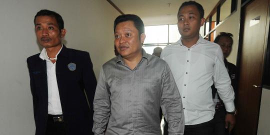 Mantan Bupati Buol Amran Batalipu divonis 7,5 tahun bui