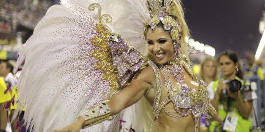 Tarian seksi Ratu Samba di Karnaval Rio de Janeiro