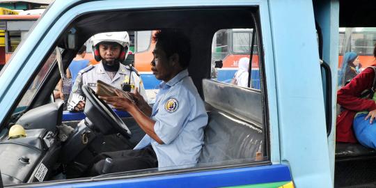 Dishub DKI gelar razia angkot di Terminal Senen