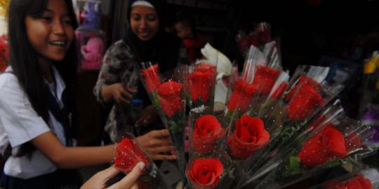 Jelang Valentine, pasar bunga Rawa Belong laris manis