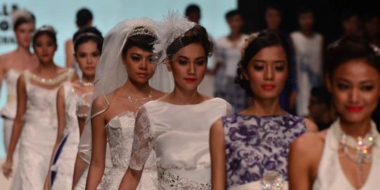 Desainer papan atas dunia ramaikan Indonesia Fashion Week 2013