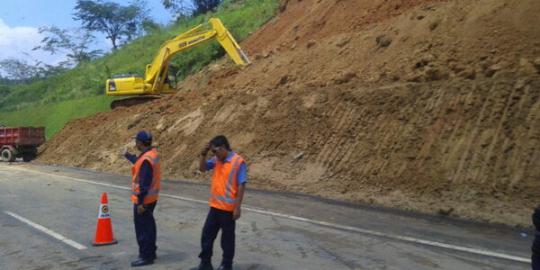 Pengendara takut licin, macet di Tol Cipularang capai 5 km