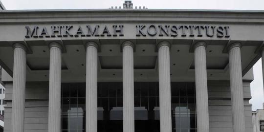 Hakim MK: KPK harus bentuk dewan etik usut Sprindik Anas