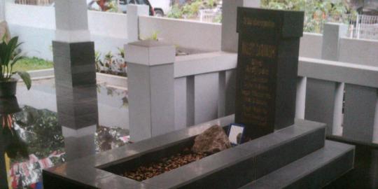 Para politikus numpang ngetop di makam janda Soekarno