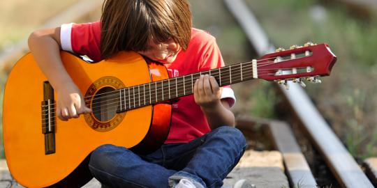 Belajar musik membuat anak lebih cerdas