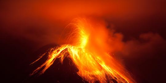 Letusan gunung berapi Indonesia tertangkap citra satelit