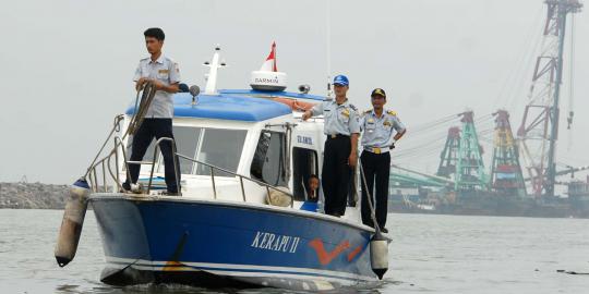 Satu jam, Jokowi jajal taksi air Marunda-Muara Baru