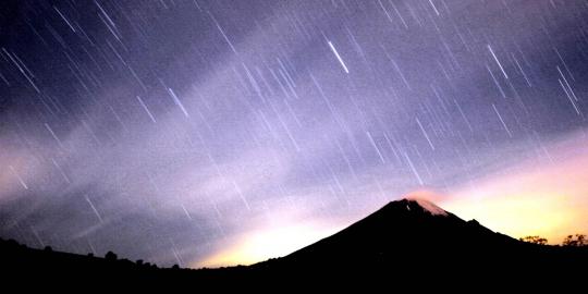 Fenomena ketika hujan meteor melanda bumi