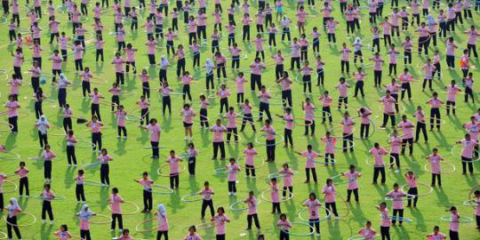 5000 Orang joget hula hoop serentak 