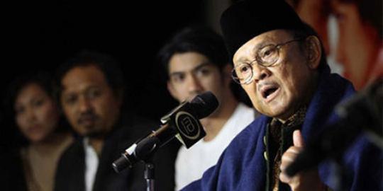  Seribu puisi  cinta  BJ Habibie  untuk Ainun  merdeka com