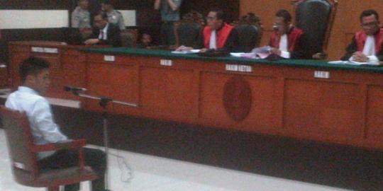 Rasyid Rajasa dan sopir Luxio berdebat di persidangan