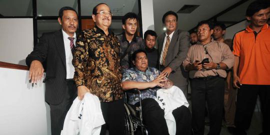 Eksepsi ayah dan anak terdakwa korupsi Alquran ditolak
