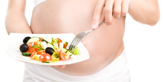 Tips memenuhi nutrisi penting saat hamil