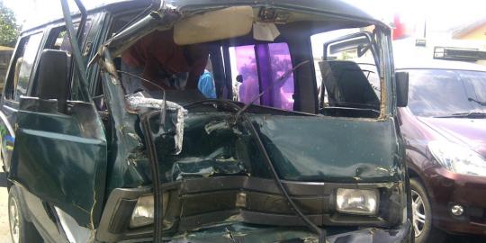 Tabrakan karambol di Sukoharjo, tiga mobil ringsek