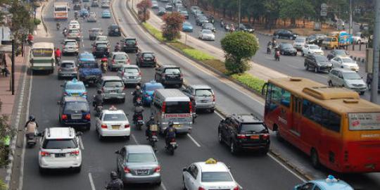 3,58 juta mobil akan ditempeli stiker ganjil genap