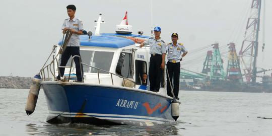 2 Hari diluncurkan, kapal Kemenhub terbalik di Tanjung Priok