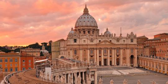 Roma penuh sesak jelang pengunduran diri Paus 
