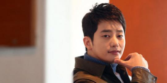 Korban pemerkosaan Park Shi Hoo bisa berjalan sendiri 