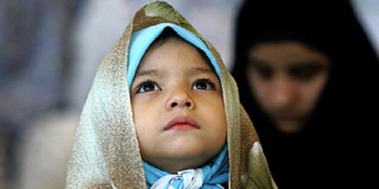 Iran ajarkan balita pakai jilbab 