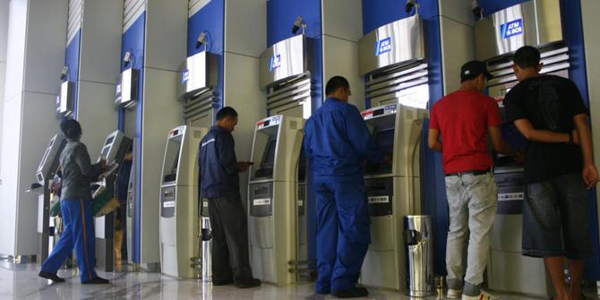 Perbankan siap pasang chip di kartu ATM  merdeka.com