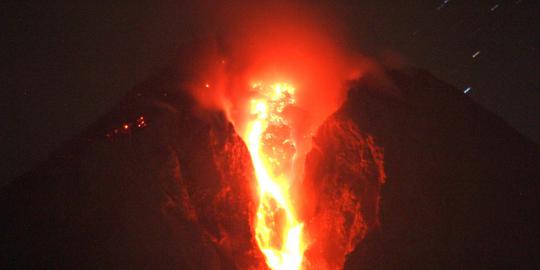 Melihat lebih dekat dahsyatnya letusan Gunung Merapi