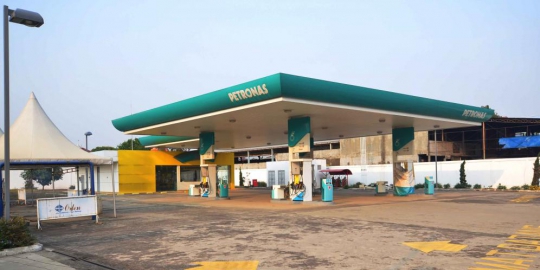 6 kekalahan pertamina dibanding petronas
