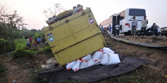 Truk muatan beras masuk jurang, sopir dan kernet tewas