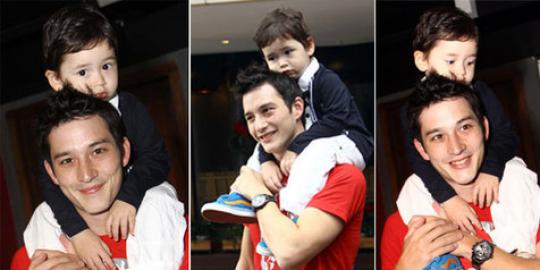 Mike Lewis bangga anak bisa ber-gangnam style